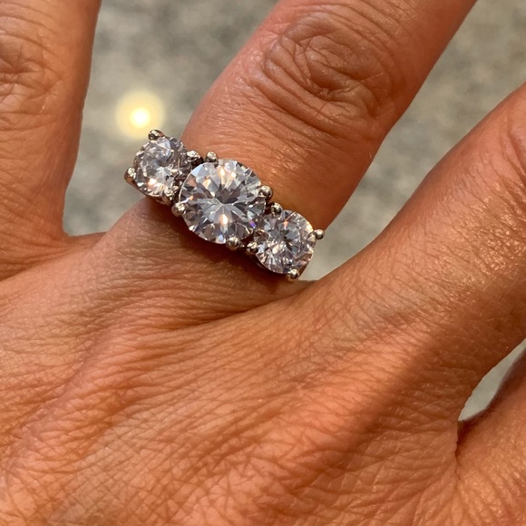 3 stone Wedding Band size 5 6 7 8 9 - Picture 3 of 9